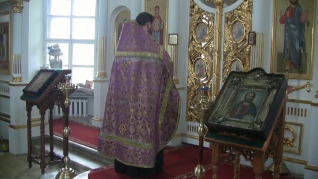 Утреня Великого Пятка с чтением Двенадцати Евангелий Святых Страстей Господа нашего Иисуса Христа смотреть онлайн