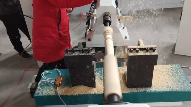 Токарный станок по дереву с ЧПУ MT1530 смотреть онлайн