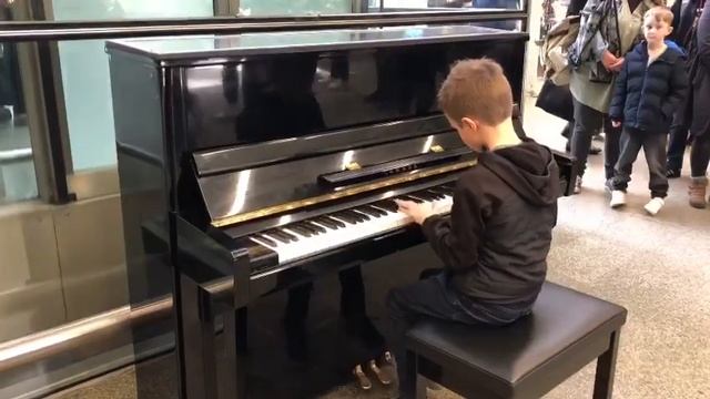 Река течет в тебе - в Сент-Панкрасе “River Flows in You” at St Pancras - 1 year on!publicpianoyiruma смотреть онлайн