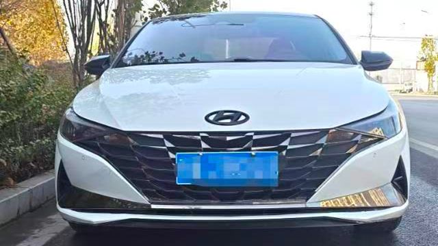 2023 Hyundai Elantra 1.5L CVT LUX смотреть онлайн