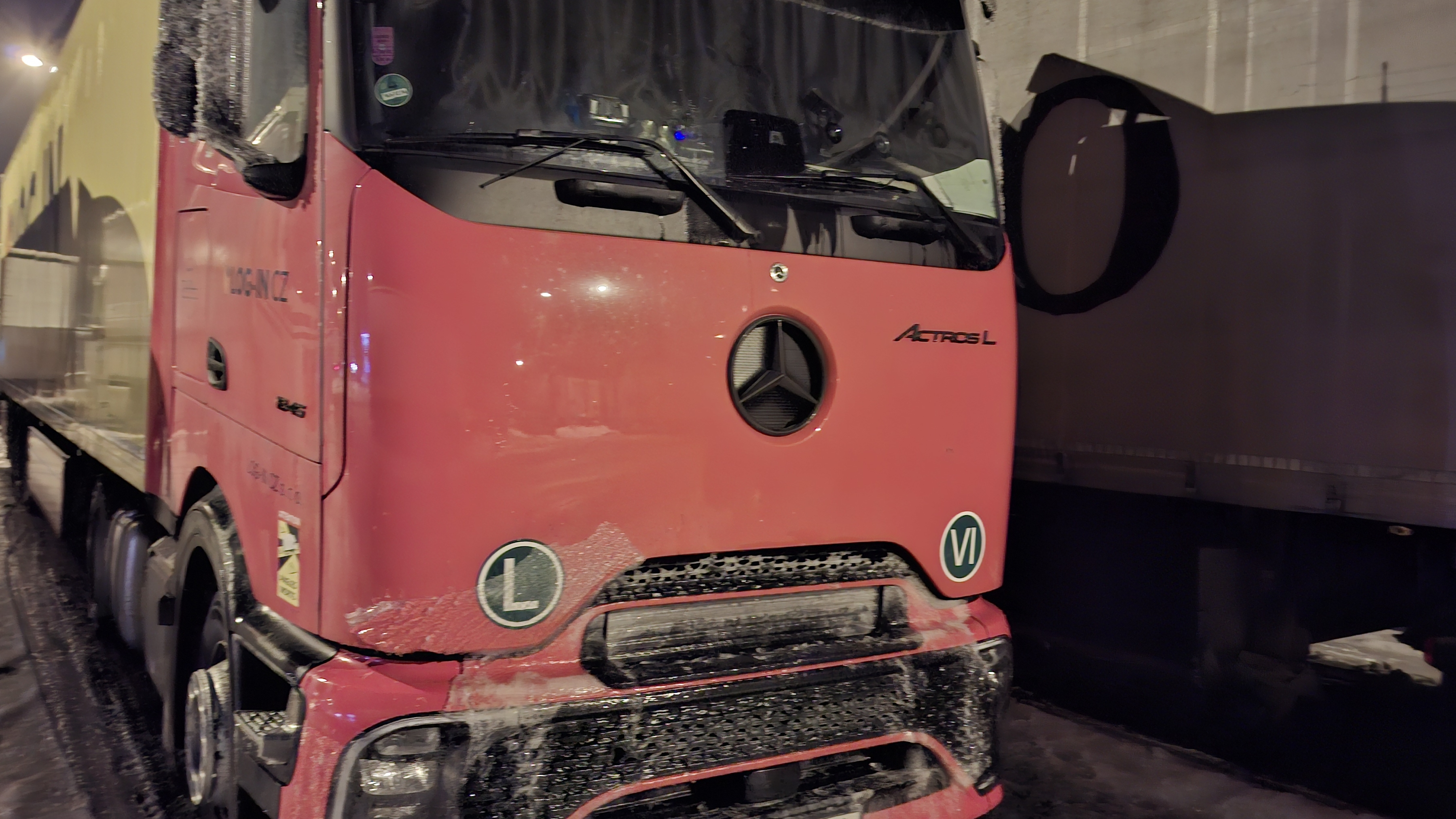 В Австрии ледяной дождь. Зима показывает зубы !! )) Еду из Германии в Чехию в České Budějovice.