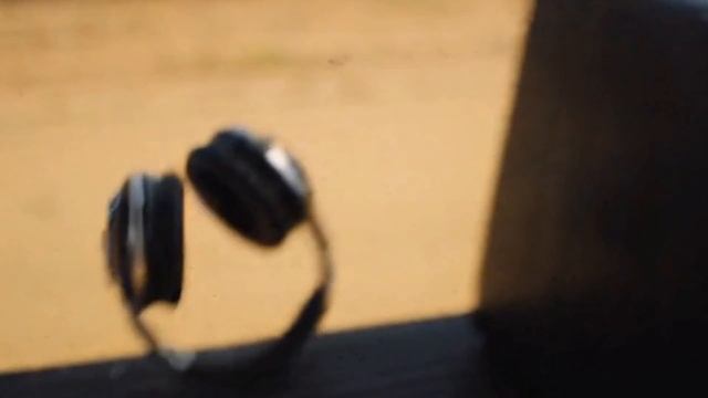 Noise-cancelling Headphones