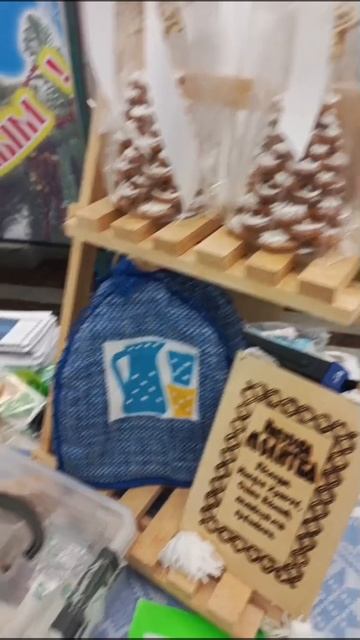 В фойе развернулась ярмарка изделий ручной работы! ✨ смотреть онлайн