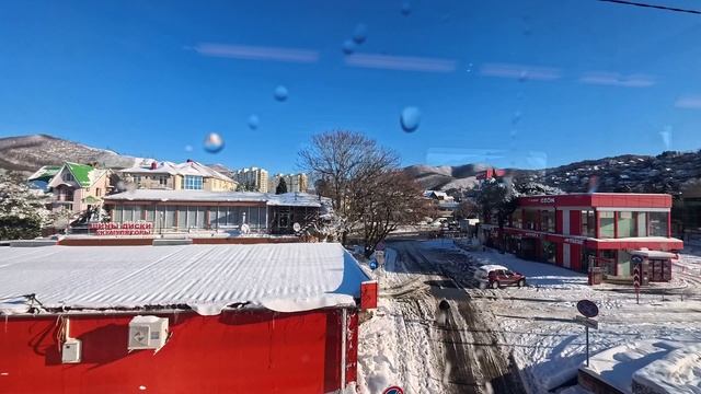 Зимнее Лазаревское из окна электрички после снегопада ⛄️ смотреть онлайн