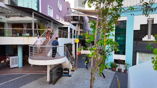 Прогулка по Куала Лумпуру от небоскрёбов до обычных кварталов смотреть онлайн