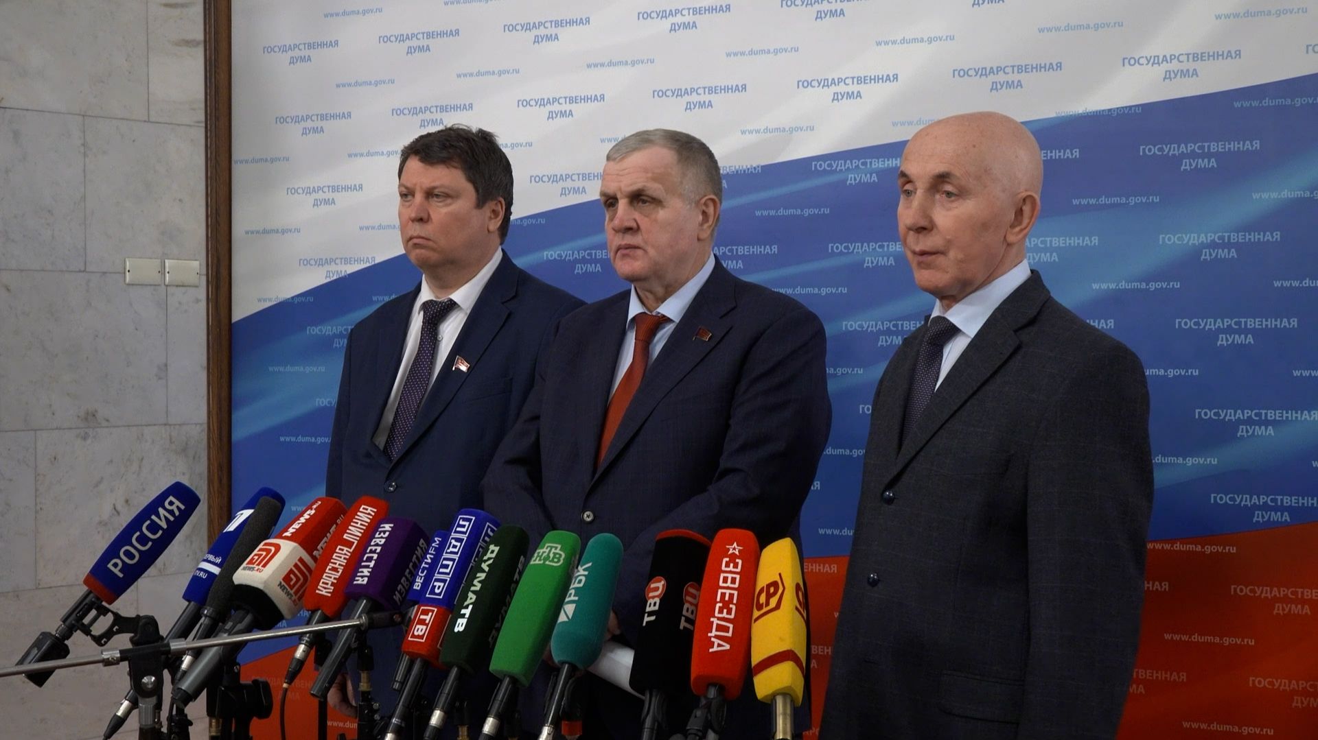 Брифинг депутатов фракции КПРФ в Госдуме (14.01.2026) смотреть онлайн