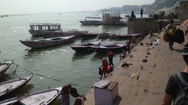 Утром на реке Ганг! смотреть онлайн