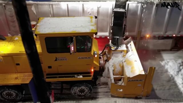 Уборка снега во дворах европы смотреть онлайн