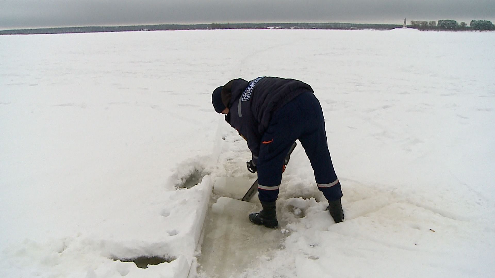 (Рыбинск-40) ПОДГОТОВКА К КРЕЩЕНСКИМ КУПАНИЯМ смотреть онлайн
