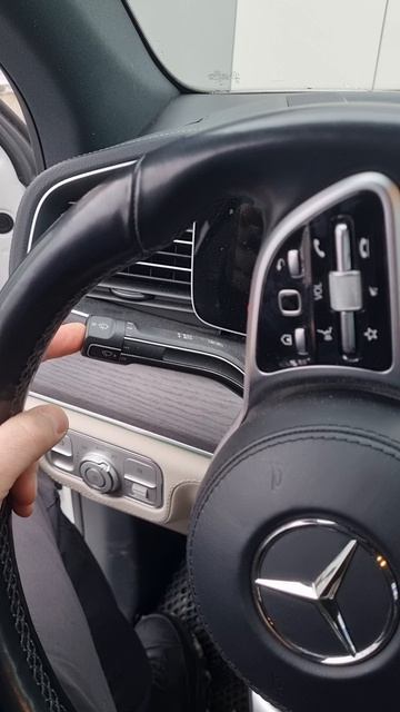 Как самому заменить щетки, дворники лобового стекла Мерседес GLE 167, GLS, стеклоочистителя Merced