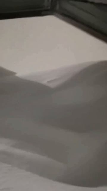 Камчатку завалило снегом, местами до 2-го этажа