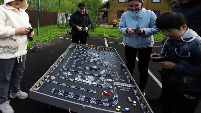 Радиоуправляемые Гонки на день рождения смотреть онлайн