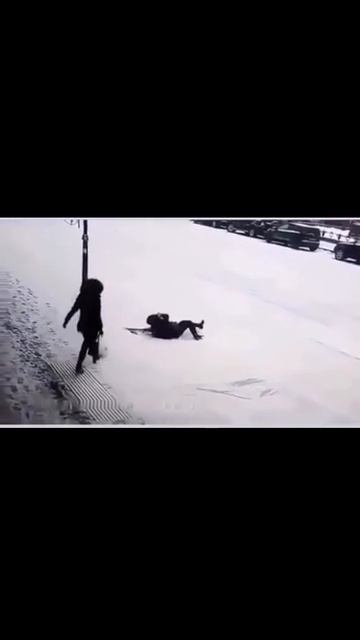 Трое полежа смотреть онлайн