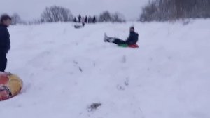 С горки на ватрушке