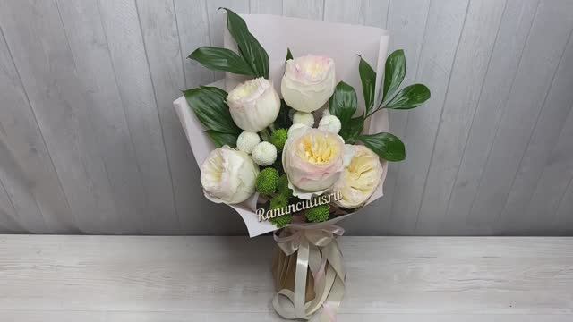 Букет из белых пионовидных роз и хризантем смотреть онлайн