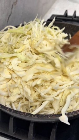 Потрясающая Тушеная капуста на сковороде. Рецепт вкусной капусты.