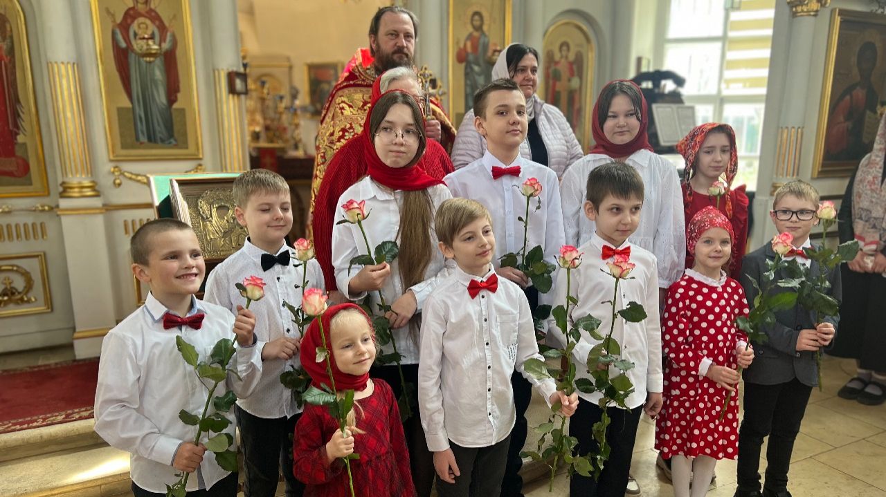 Поздравление учеников воскресной школы Храма Рождества Христова с днем жен-мироносиц смотреть онлайн