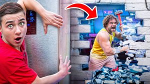 Нашли Секретную Комнату Самого Сильного Человека в Мире !