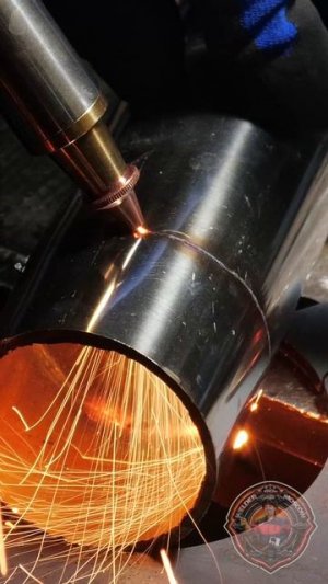 Резать трубу ручной лазерной резкой как оказалось на просто #сварка