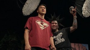 Отрывок из чбд Нурлан Сабуров стоит с мужчиной Ганвестом взял его за руку говорит с Новым годом