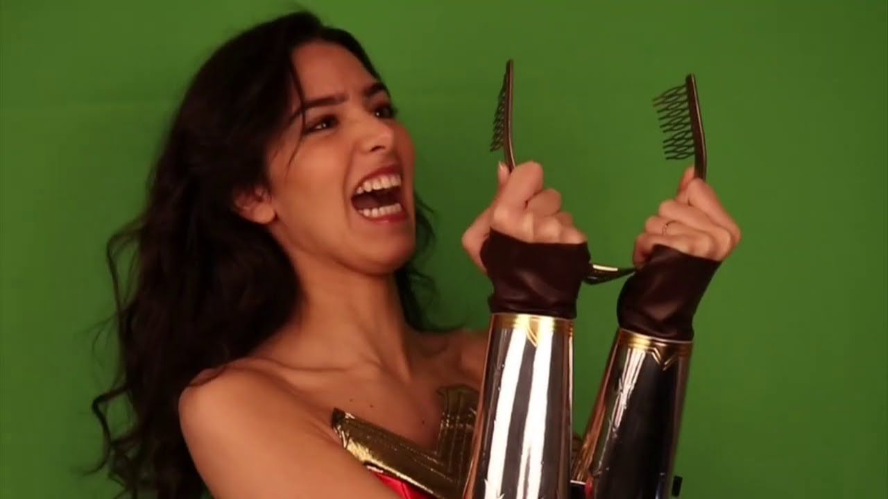 How I took the Wonder Woman pic! ASMR Glow смотреть онлайн