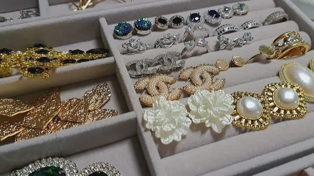 Разбираю свои сокровища))) История, как у меня украли всё золото! смотреть онлайн