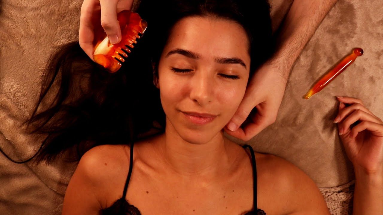 Boyfriend Tries ASMR on Me смотреть онлайн