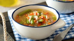 Суп с зелёной гречкой и овощами — лёгкое, полезное блюдо без мяса для здорового питания