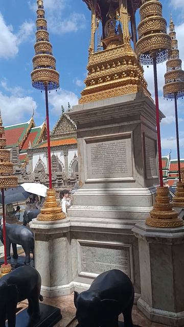 Корона не на голове — в архитектуре Золотые шпили над рекой  каково внутри Королевского дворца