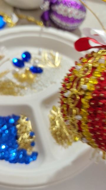 Второй новогодний шар был сиреневый)) Приступила к третьему! смотреть онлайн