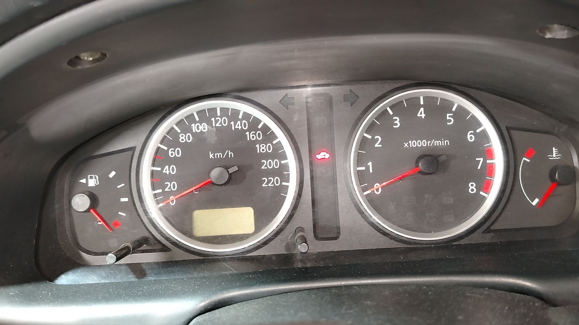 Как снять панель приборов и поменять лампочки Nissan Almera N16