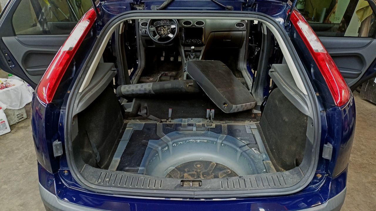 Как снять задние спинки сиденья Ford Focus2 смотреть онлайн