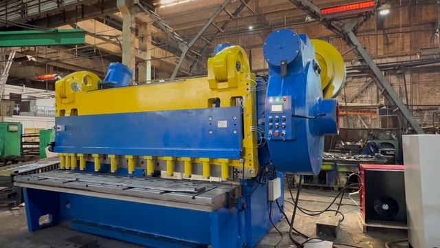 Гильотинные ножницы НА3223 20х3150 мм производства ПАО "Кувандыкский завод КПО "Долина" смотреть онлайн