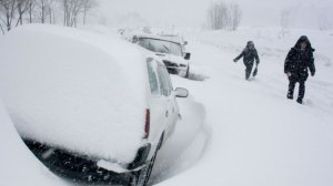 Новая волна снегопадов на Камчатке: Мужчина погиб от схода снега с кровли многоэтажки