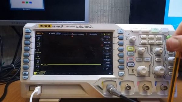 Учимся работать с осциллографом. Часть 2. Теория, первое включение,  отклонение и развертка.