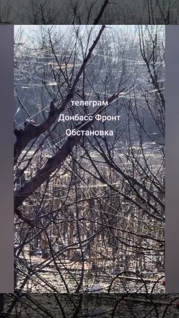 Интенсивность применения FPVдронов на оптоволокне в ДНР,всё усеяно паутиной из оптоволоконных нитей… смотреть онлайн