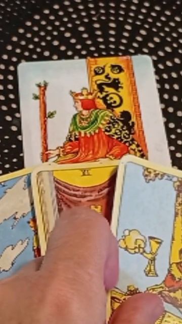КАК ОН К ВАМ ОТНОСИТСЯ, И ЧТО О ВАС ДУМАЕТ♥️♥️#расклад_на_ картах_таро#гадание_онлайн #таро_расклад_ смотреть онлайн