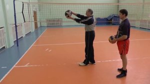 Волейбол обучение. Нападающий удар. Как правильно делать замах при ударе