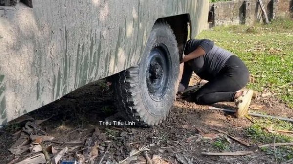 Вьетнам Гениальная Девушка Купила УАЗИК скорая помощь Vietnam The Genius Girl Bought A UAZ ambulance