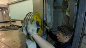 замена отводных блоков кабины на лифте Sigma