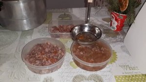 Готовлю целый день. Яичная намазка, солянка, холодец