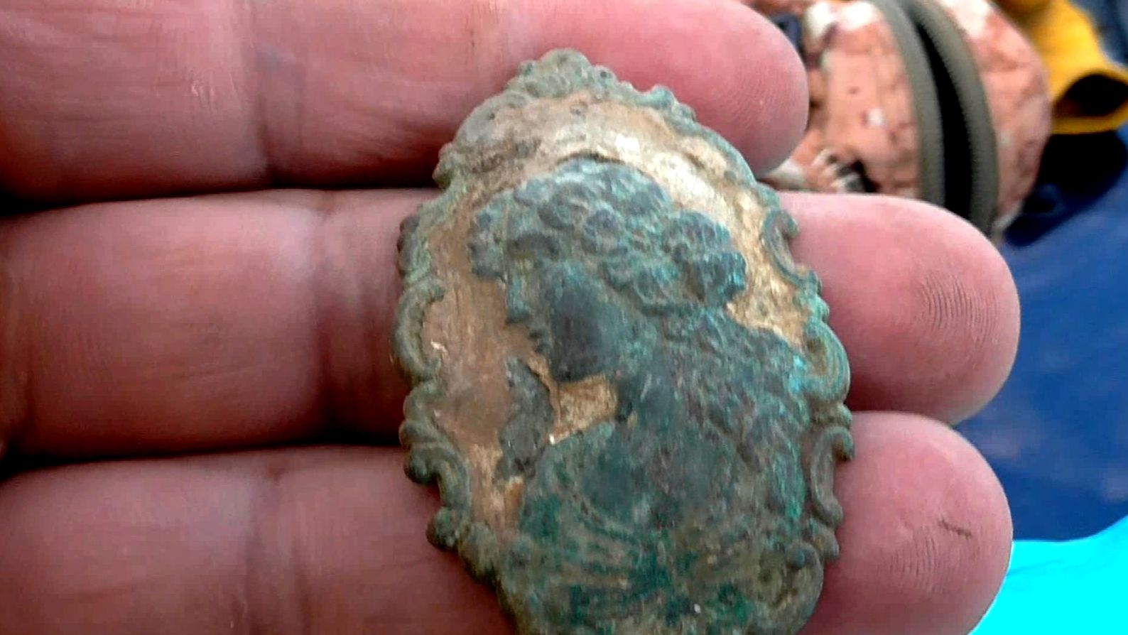 ХАБАРНИЦА РАЗВАЛИВАЕТСЯ ОТ КОЛИЧЕСТВА МОНЕТ! смотреть онлайн