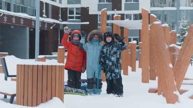 Новогодний мастер-класс в ЖК "Ботаника" смотреть онлайн