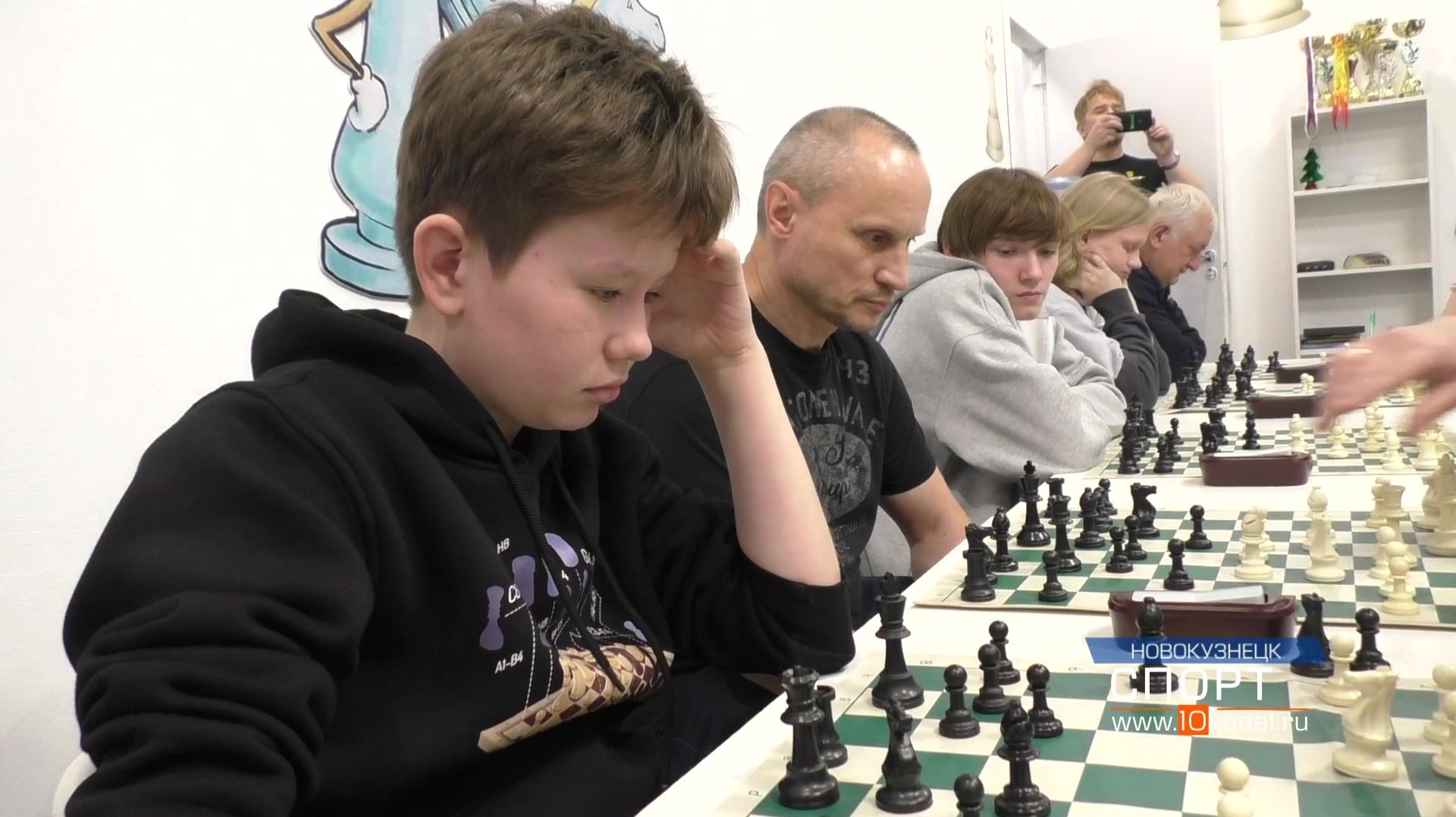 В Новокузнецке шахматисты разыграли «Кубок Королей» смотреть онлайн