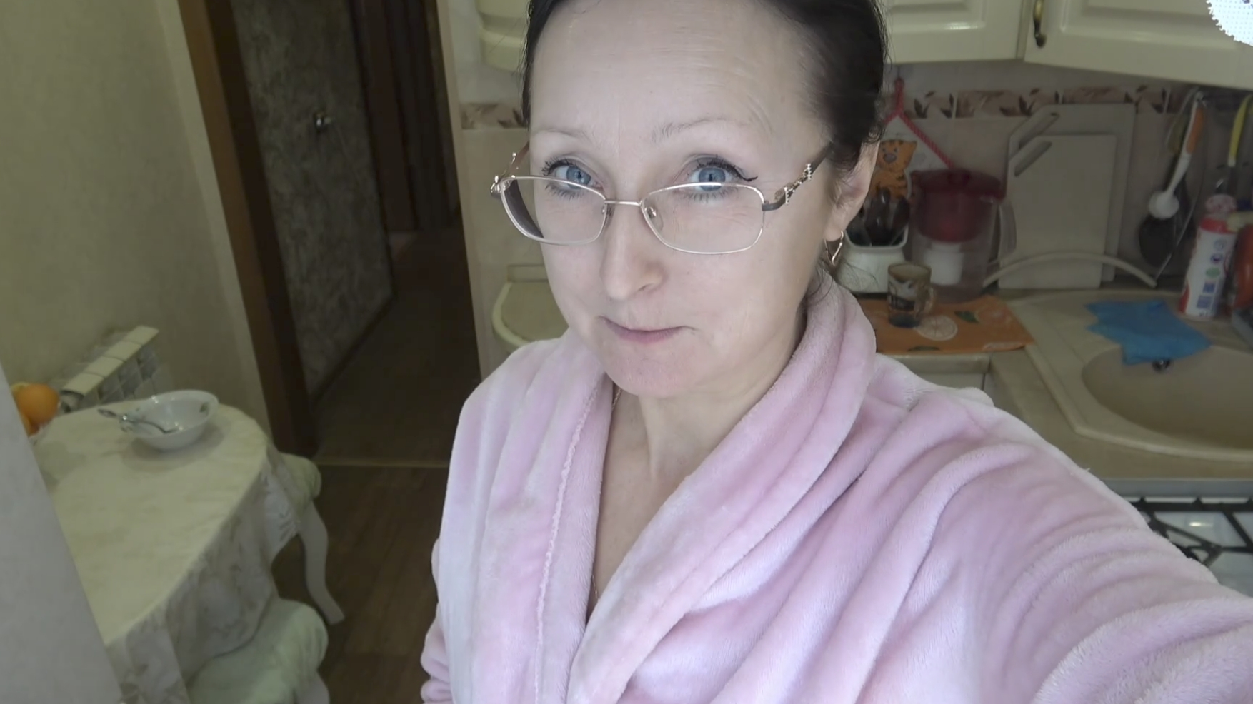 Середина января 2026 года. Елочка, до свидания... Наедаю жирок на зиму)) Усилила снегоочиститель. смотреть онлайн