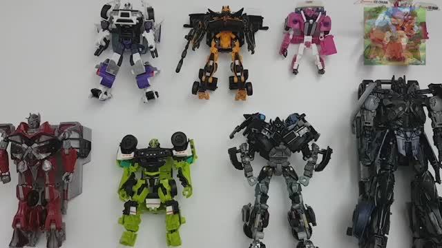 Игрушки из фильма Трансформеры с Оптимусом Праймом, Бамблби, Жестяным Стражем и главными трансформер смотреть онлайн