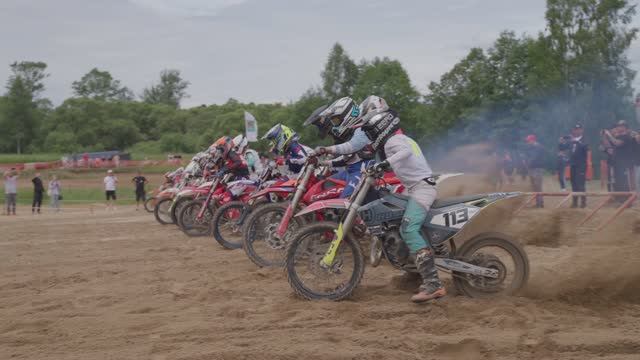 Мотокросс смотреть онлайн