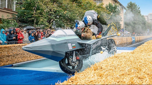 100 самых забавных выступлений на Red Bull Soapbox Race смотреть онлайн