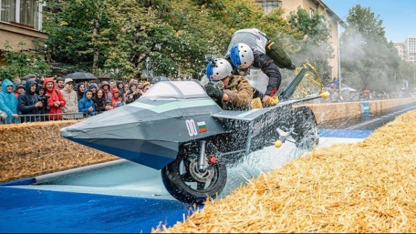 100 самых забавных выступлений на Red Bull Soapbox Race