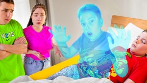 Младший Брат Стал Призраком !